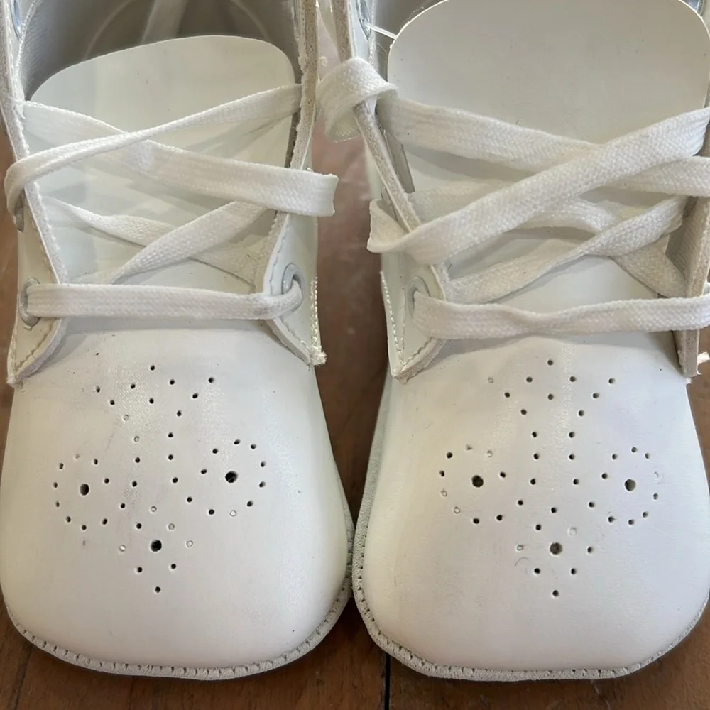 Classic white leather soft sole baby shoes